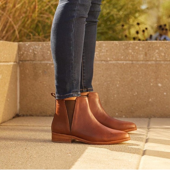 nisolo chelsea boot brandy